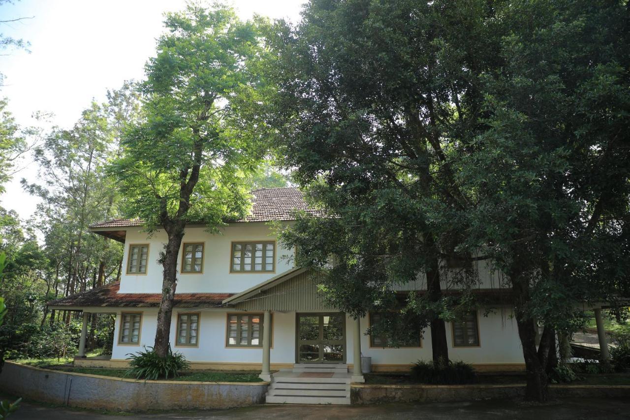 Готель Sahyadri Ayurveda Pirmed Екстер'єр фото